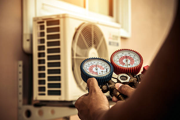 Professional Hvac technician working in DuPont, WA